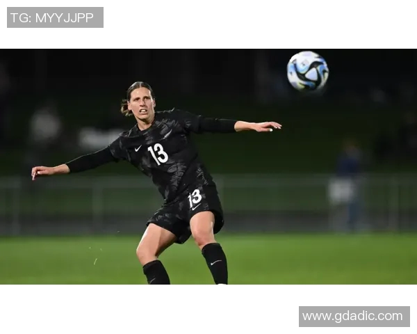 现场爆笑足球球星模仿秀带来全场观众热烈掌声与欢呼